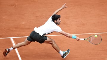 Carlos Alcaraz, contra Giulio Zeppieri en Roland Garros.