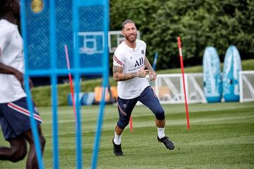 Primer entrenamiento del jugador nacido en Camas con el club parisino. 