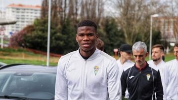 Marvel, posa con el chándal del Córdoba