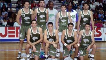 Unicaja 1994-95. El tercero de izquierda a derecha es Mike Ansley