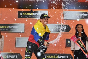 El ciclista colombiano ha sido uno de los referentes del deporte en el país y a lo largo de su carrera ha logrado varios podios. En el 2016 fue segundo en el Giro de Italia y tercero en la Vuelta a España. 