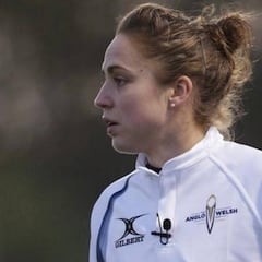 Sara Cox, la primera mujer en arbitrar rugby masculino inglés