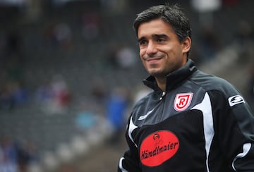 BERLIN, GERMANY - AUGUST 24:  Head coach Oscar Corrochano of Regensburg looks on prior to the Second Bundesliga match between Hertha BSC Berlin and Jahn Regensburg at Olympiastadion on August 24, 2012 in Berlin, Germany.  (Photo by Joern Pollex/Bongarts/Getty Images)