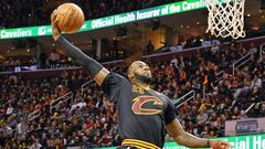 CLEVELAND, OH - OCTOBER 25: LeBron James #23 of the Cleveland Cavaliers finishes off a fast break with a dunk in the third quarter as Carmelo Anthony #7 of the New York Knicks watches on October 25, 2016 at Quicken Loans Arena in Cleveland, Ohio. Cleveland defeated New York 117-88. NOTE TO USER: User expressly acknowledges and agrees that, by downloading and or using this photograph, User is consenting to the terms and conditions of the Getty Images License Agreement.   Jamie Sabau/Getty Images/AFP
 == FOR NEWSPAPERS, INTERNET, TELCOS &amp; TELEVISION USE ONLY ==