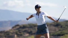 GRAF5813. CASARES (MÁLAGA), 23/09/2023.- La jugadora americana Danielle Kang celebra su punto a la finalización del hoyo 9, durante la segunda jornada del torneo SOLHEIM CUP de golf, donde se enfrentan los equipos europeo y americano, este sábado en el campo de golf de la Finca Cortesin en Casares (Málaga). EFE/A.Carrasco Ragel.
