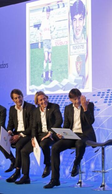 Figo, Kanout¨¦, Kluivert, Karembeu, Albelda, Urzaiz, Salgado, Morientes y Roberto Carlos, Fernando Sanz y Mendieta fueron presentados como embajadores de La Liga.
