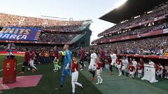 Barcelona tifo splits in half before Copa del Rey final KO