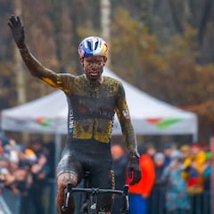 Van Aert arrasa en su inicio de ciclocross en Essen