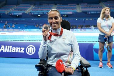 La nadadora española consigue la medalla de bronce en los 50 metros espalda y alcanza así las 28 de Michael Phelps.