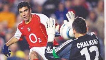 <b>FUTURO INCIERTO. </b>Reyes marca goles en el Arsenal pero el próximo año podría hacerlo en el Madrid.