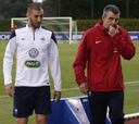 Benzema tuvo molestias en la cadera y se retiró en Francia