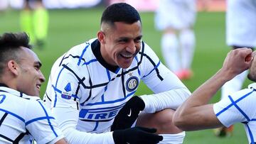 "Le bastaron 10 minutos para ganar el partido": Alexis sumó elogios en Italia