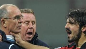 <b>ENGANCHÓN. </b>Gattuso agarra del cuello a Jordan ante Redknapp.