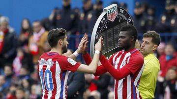 Thomas sustituye a Carrasco durante un partido de la temporada pasada.