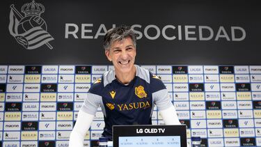SAN SEBASTIÁN, 25/04/2024.- El entrenador de la Real Sociedad, Imanol Alguacil, durante su comparecencia este jueves en San Sebastián, previa al partido que acogerá mañana el Reale Arena en la 33ª jornada de LaLiga EA Sports entre Real Sociedad y Real Madrid. EFE/Javier Etxezarreta