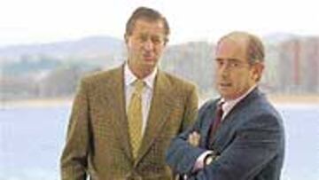 <B>VEGA-ARANGO</B>. Lamento las circunstancias por las que atraviesa el Oviedo, y no deseo que desciendan.