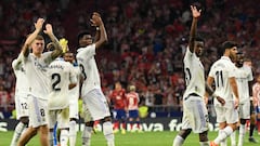 Real Madrid players celebrate victory at the end of the Spanish League football match between Club Atletico de Madrid and Real Madrid CF at the Wanda Metropolitano stadium in Madrid on September 18, 2022. - Real Madrid won 2-1. (Photo by OSCAR DEL POZO / AFP) (Photo by OSCAR DEL POZO/AFP via Getty Images)