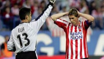 <b>LAMENTOS. </b>Torres se lamenta en la semifinal del año 2005 frente a Osasuna, donde el Atlético perdió.