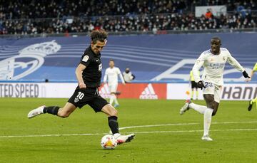 Pere Milla marca el 0-2 al Real Madrid.