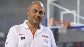 DOBLE CAMPEÓN DE LA WCBA. Tras ganarlo todo en Europa, Lucas Mondelo llegó a la Liga femenina de China en 2013, con César Rupérez como ayudante. En su primera temporada ya ganó el campeonato con el Shanxi Rui Flame, equipo del noreste del país, recién ascendido, sin internacionales y con Maya Moore como MVP. La pasada campaña logró retener a la estadounidense y, pese a los numerosos cambios en la plantilla, repitió título.