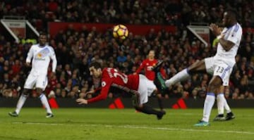 Mkhitaryan regala un golazo de taco en el 'Boxing Day'