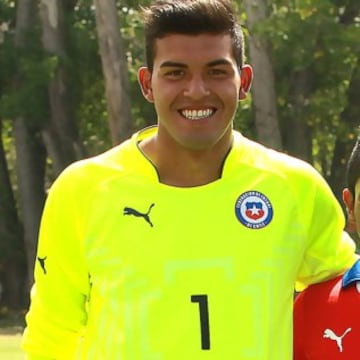 Miguel Vargas, portero de Universidad Católica y que ha compartido con la selección mayor, sería uno de los porteros.