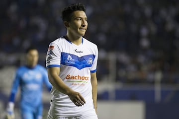 Miembro destacado de la Generación de Oro que consiguió la Copa del Mundo sub 17 del 2005, Villaluz se perfiló desde ese momento como uno de los jugadores más importantes, a la par de Carlos Vela y Giovani dos Santos. Con Cruz Azul tuvo buenos momentos al llegar a tres finales con los cementeros y ser figura del cuadro celeste. Sin embargo, vino a menos y pasó a San Luis, Chiapas y Celaya.
