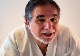 Javier Quintero, médico especialista en psiquiatría: “Si las palabras de alguien no encajan con sus actos, cree en lo que hace”