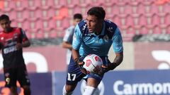 Zacarías López se acerca a un grande de Santiago