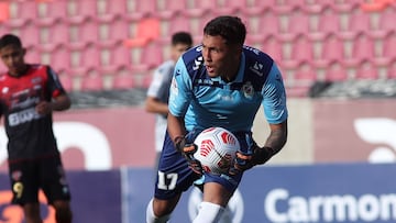 Zacarías López se acerca a un grande de Santiago