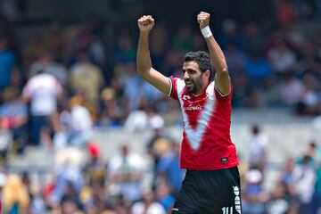 Con una amplia trayectoria en el futbol mexicano, Pellerano ha aportado toda su experiencia al medio campo de Veracruz y se ha convertido en un referente de los Tiburones.