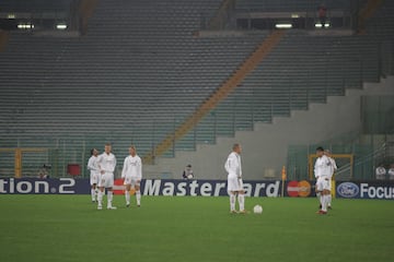 8 de diciembre de 2004. El Roma fue sancionado por el lanzamiento de una moneda al árbitro en el partido de Champions Roma-Dinamo de Kiev.