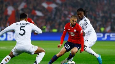 Soccer Football - Champions League - Lille v Real Madrid - Decathlon Arena Stade Pierre-Mauroy, Lille, France - October 2, 2024 Lille's Edon Zhegrova in action with Real Madrid's Eduardo Camavinga and Jude Bellingham REUTERS/Stephanie Lecocq
