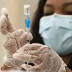 Biden adelanta el plazo para que el 90% de los adultos se vacunen en USA