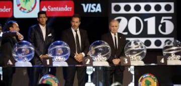 (L-R) Jaime Pizarro, Julio Dos Santos, Gustavo Matosas and Argentina's former national soccer team coach Alejandro Sabella participate in the draw for the 2015 Copa Libertadores at the South American Football Confederation (CONMEBOL) headquarters in Luque, on the outskirts Asuncion, December 2, 2014. REUTERS/Jorge Adorno (PARAGUAY - - Tags: SPORT SOCCER)