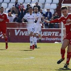 Álvaro Vázquez asalta Albacete y da un respiro al Nástic
