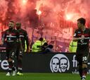 El derbi de Hamburgo, detenido varias veces por lanzamiento de bengalas