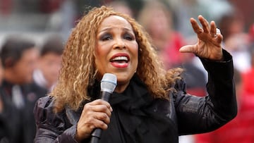 FILE PHOTO: Singer Roberta Flack sings before the start of the Major League Baseball's Civil Rights game between the Cincinnati Reds and the St. Louis Cardinals at Great American Ball Park in Cincinnati, Ohio, May 15, 2010. REUTERS/John Sommers II/File Photo