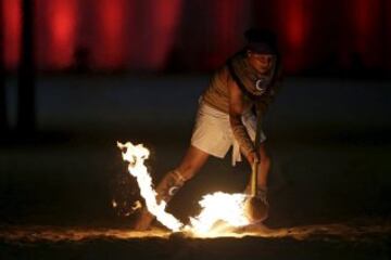 Competición de La Batalla (parecido al hockey pero con una bola de fuego).