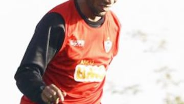 Ronaldinho vuelve a disfrutar con el balón en los pies.