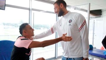 El arquero tico fue incluido en la convocatoria de Mauricio Pochettino para el debut del PSG ante Troyes, mientras que el arquero italiano no fue convocado