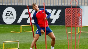 MAJADAHONDA (MADRID), 10/02/2024.- El centrocampista del Atlético de Madrid Marcos Llorente, durante el entrenamiento realizado este sábado en la Ciudad Deportiva Wanda de Majadahonda para preparar el partido de Liga de mañana frente al Sevilla. EFE/Zipi Aragón
