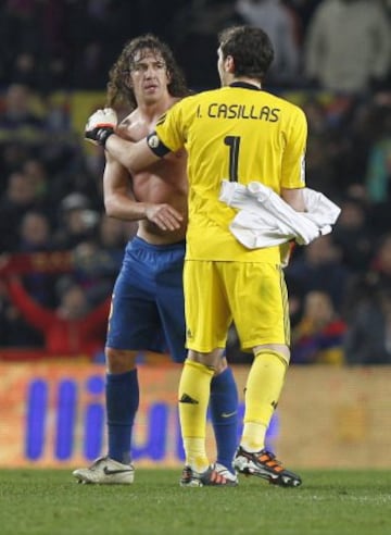 27/01/12 Partido de vuelta de Copa del Rey Barcelona-Real Madrid. Saludo de Puyol a Casillas, los dos capitanes y compañeros de selección.