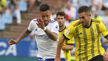 Nano Mesa sigue a Lucas en una acci&oacute;n del partido entre el Real Zaragoza y el Oviedo.