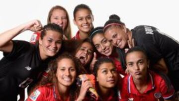La selección de Costa Rica bromea durante la sesión de fotos de la FIFA.