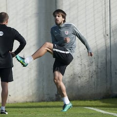 Beñat es más que duda para el todo o nada ante el Genk