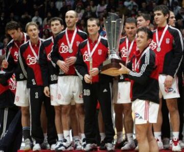 El año 2005 España ganó su primer Campeonato de Mundo de Balonmano. Fue el 6 de febrero y la final la jugó contra Croacia.
Los croatas tuvieron que conformarse con la plata.
  