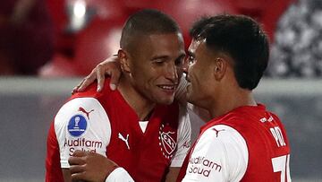 Argentina's Independiente Argentine-born Chilean Leandro Benegas (L) celebrates with teammate Tomas Pozzo after scoring against Paraguay's General Caballero during the Copa Sudamericana group stage first leg football match, at the Libertadores de America stadium in Buenos Aires, on April 12, 2022. (Photo by ALEJANDRO PAGNI / AFP)