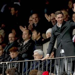 Torres reapareció y el Calderón coreó su nombre