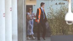 Ana Obregón en el aeropuerto junto a la pequeña Ana Sandra Lequio tras regresar de Estados Unidos, a 31 de mayo de 2023, en Madrid (España)
AEROPUERTO;ANA OBREGON;HIJA;NIETA;31 MAYO 2023
Raúl Terrel / Europa Press
31/05/2023